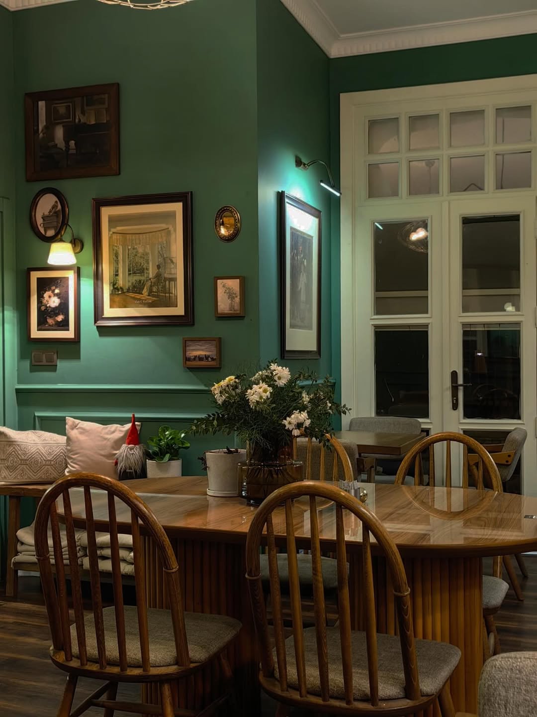 Cihangir’in Kalbinde Işıltılı Bir Dokunuş: Vasalisa Cafe