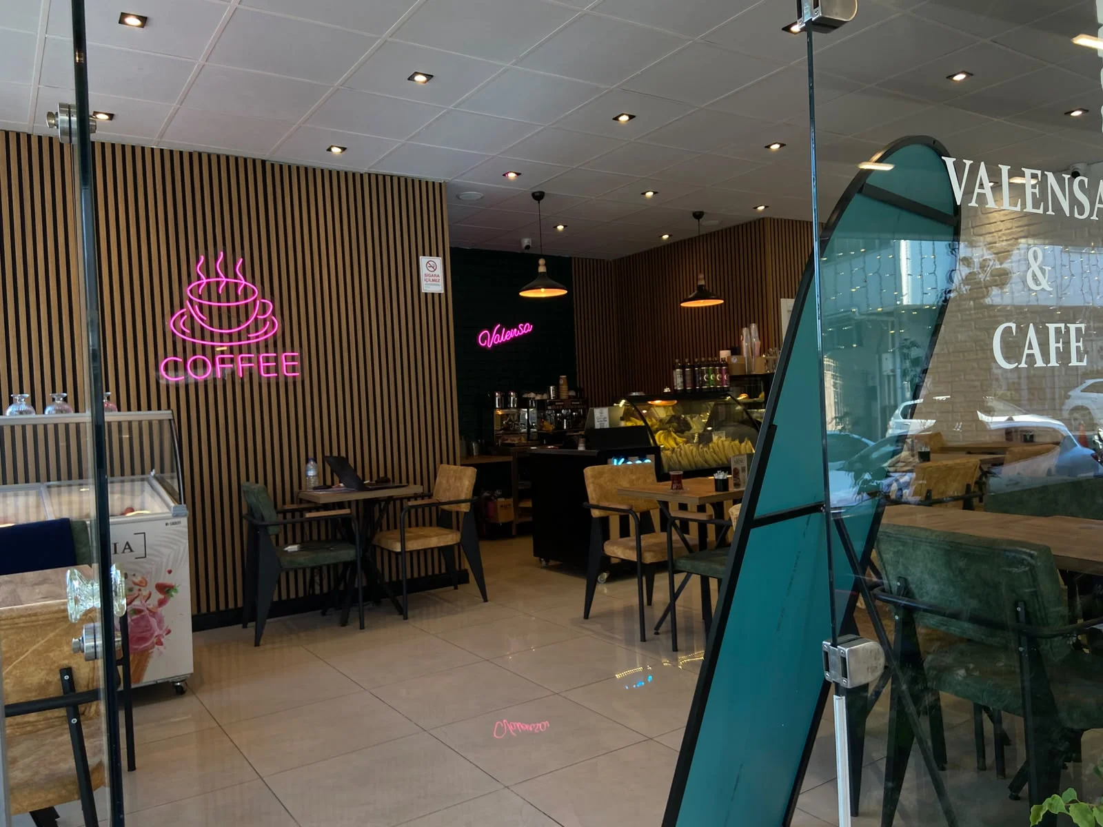 Valensa Cafe & Waffle – Cafe Anahtar Teslim Elektrik Altyapı, Aydınlatma Tasarımı ve Montaj Projesi