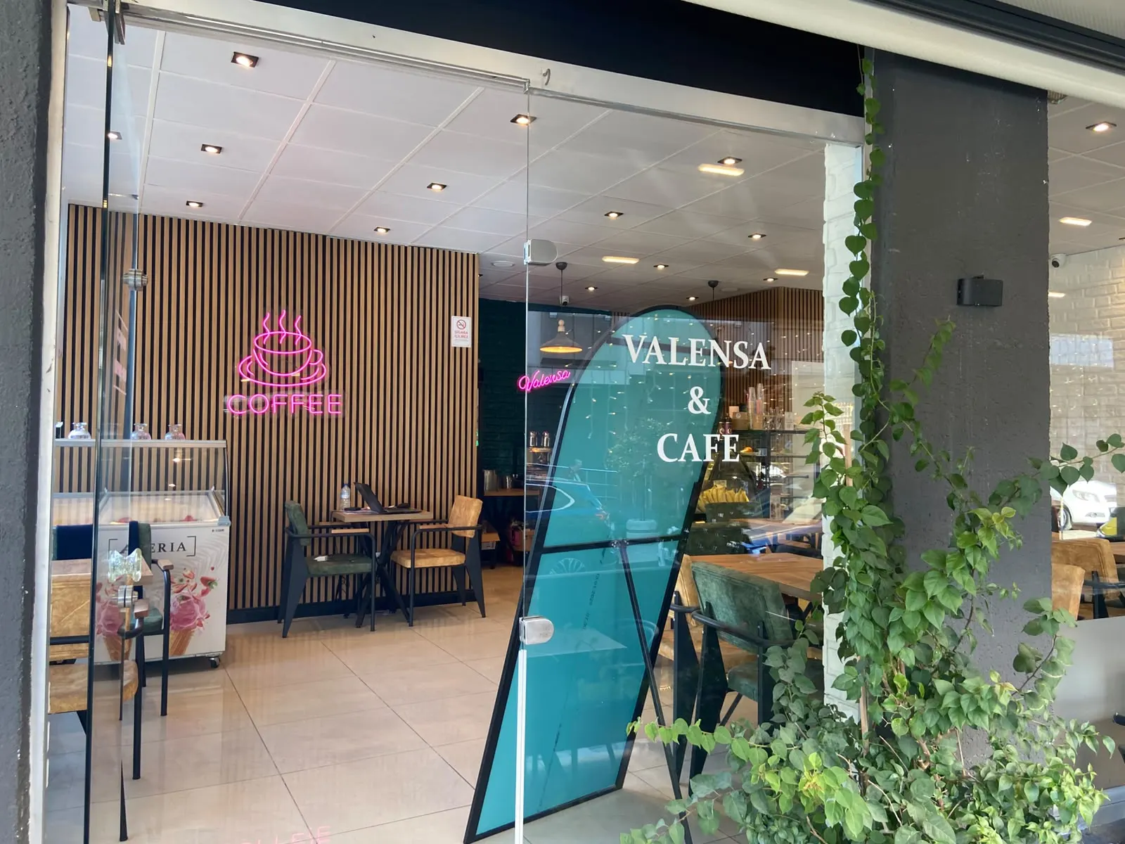 Valensa Cafe & Waffle – Cafe Anahtar Teslim Elektrik Altyapı, Aydınlatma Tasarımı ve Montaj Projesi görsel 2