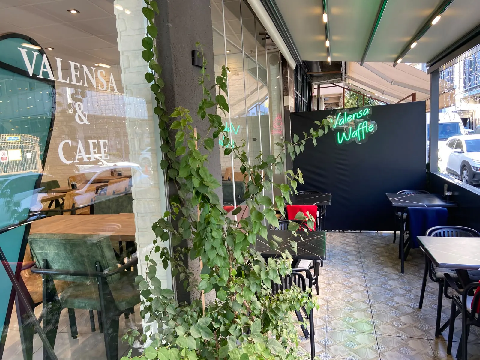 Valensa Cafe & Waffle – Cafe Anahtar Teslim Elektrik Altyapı, Aydınlatma Tasarımı ve Montaj Projesi görsel 5